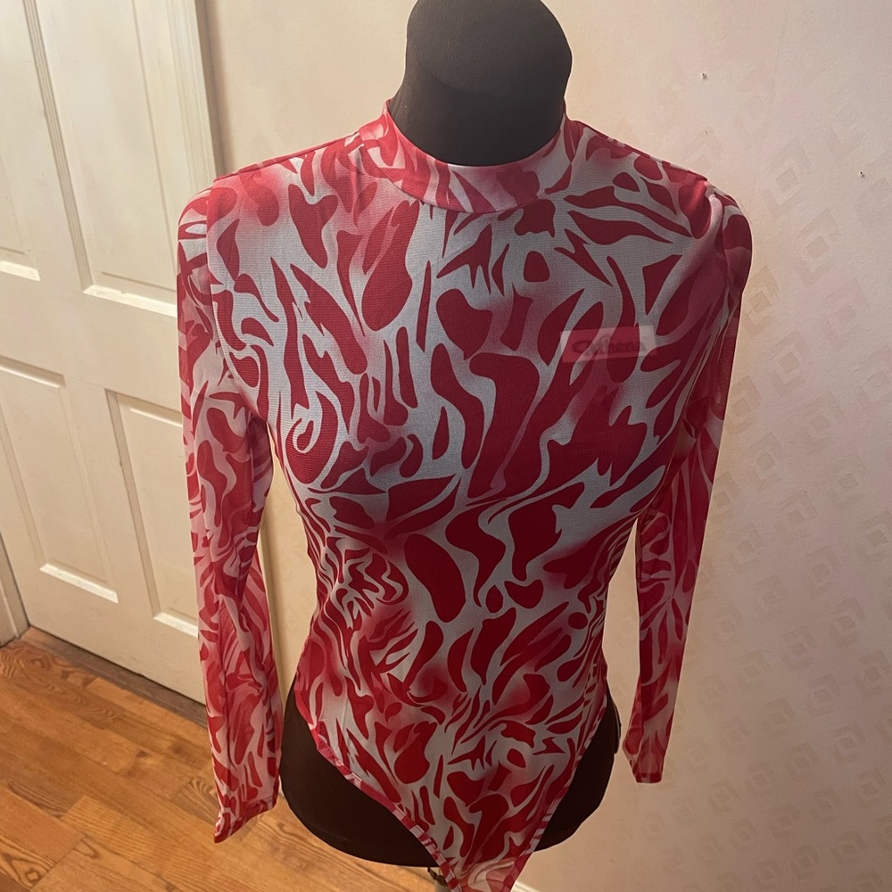 Red Patterned Women's Top - Picture 3 of 6